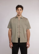 Short-sleeve shirt in Vetiver with button closure