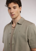 Short-sleeve shirt in Vetiver with button closure