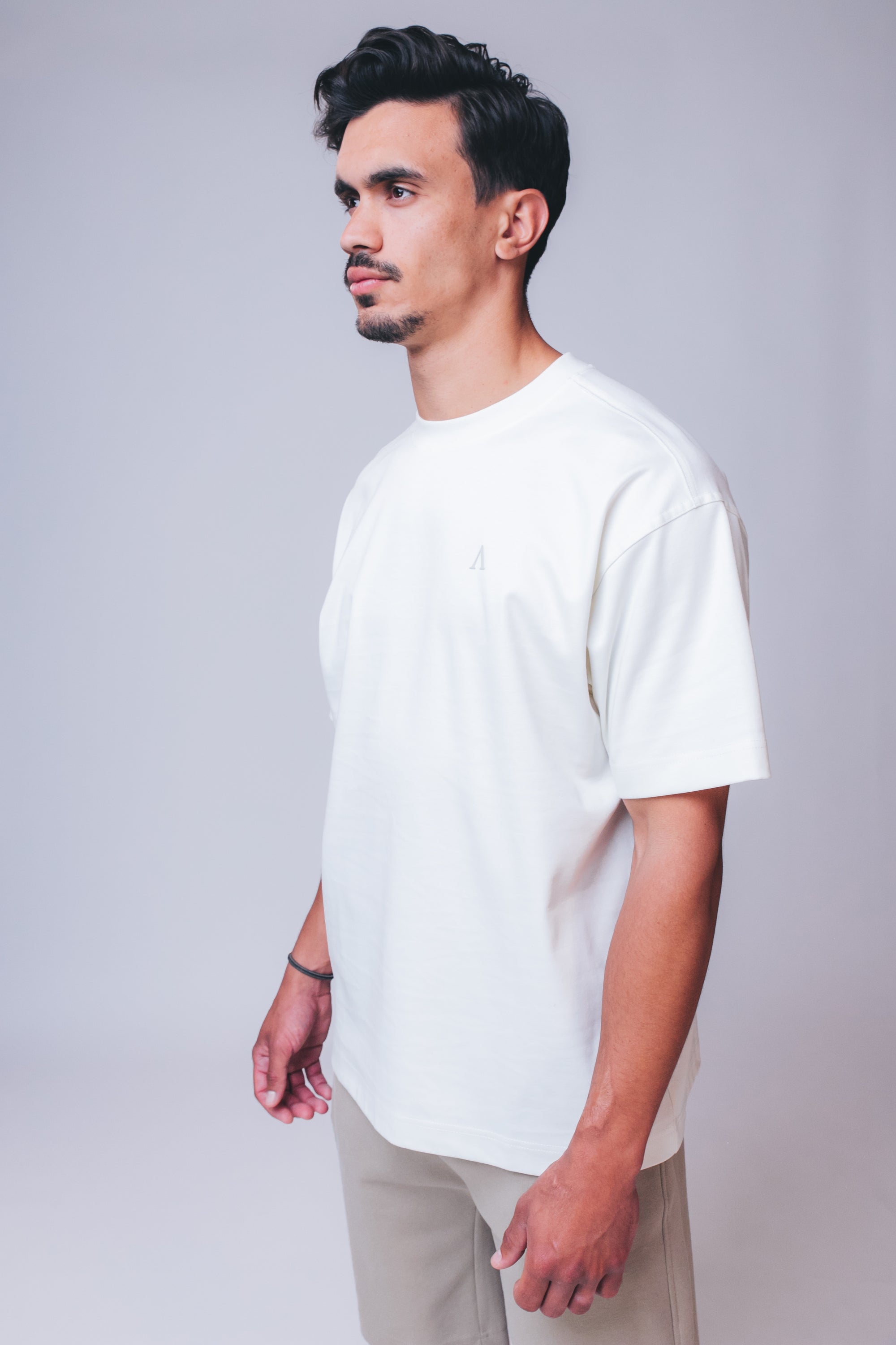 Benja Tee | Off-white